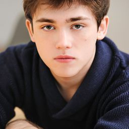 Keidrich Sellati 飾演 Julio Niente