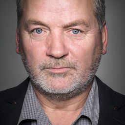 Teodor Corban 飾演 Costandin