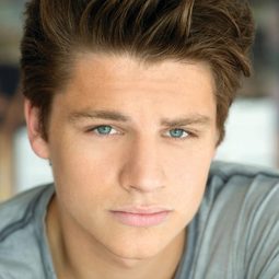 Nathan Varnson - 終極救援演員 飾演Young Harry