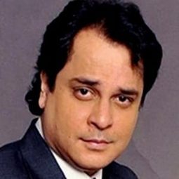 馬赫什·塔庫爾 飾演 Anand Pandey