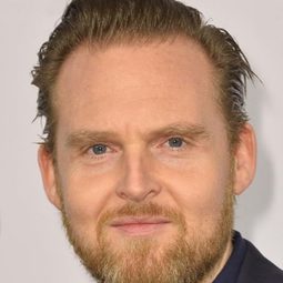 阿克塞爾·史坦 飾演 Kurt