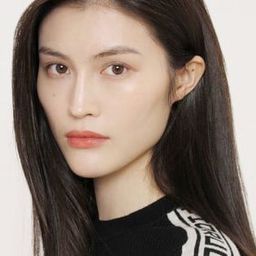 何穗 - 飛馳人生演員 飾演Sun's Wife