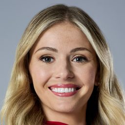 蕾貝卡·道爾頓 飾演 Emily