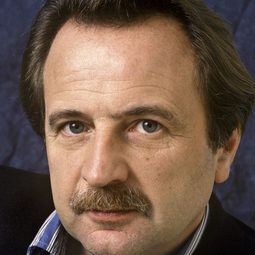 Régis Debray 飾演 Self