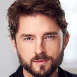 John Bregar - 為愛冒險演員 飾演David