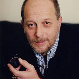 Lajos Balázsovits 飾演 Péter