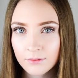 Sacha Cordy-Nice 飾演 Keely