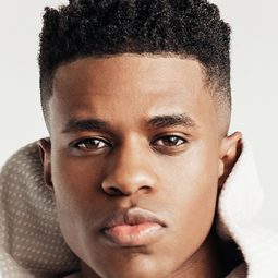 傑裏米·波普 飾演 Ellis French