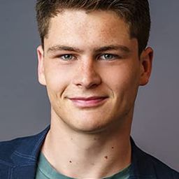 James Bingham 飾演 Runt 1