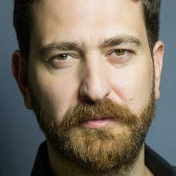 Süleyman Karaahmet 飾演 Serhat