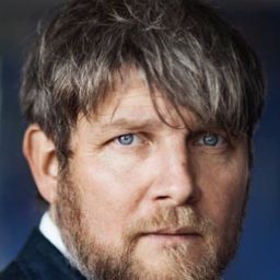 Henning Valin Jakobsen 飾演 