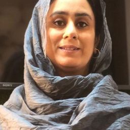 Aman Ball 飾演 Jass's Mother