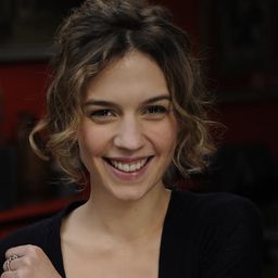 Maëlle Poesy-Guichard - Red Needles演員 飾演Isabelle