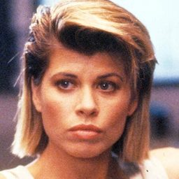 Beth Toussaint 飾演 Karen