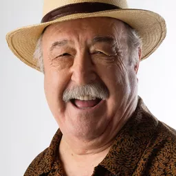 Juli Mira 飾演 Watchmaker