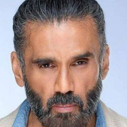 Sunil Shetty - 槍戰演員 飾演Inspector Kaviraj Patil