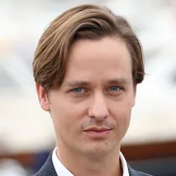 湯姆施寧 飾演 Tobias Göpfert