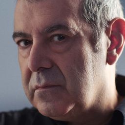 曼努埃爾·莫隆 飾演 Ernesto Almansa