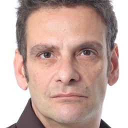 Fabrizio Parenti 飾演 Cornelia's father