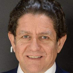 佩德羅·卡沙布蘭 飾演 Julio