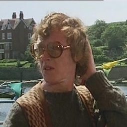 Madge Hindle - My Friend Walter演員 飾演Aunt Winnie