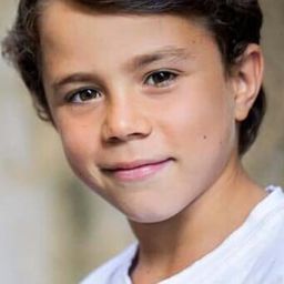 Federico Ielapi 飾演 