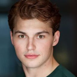 Sam Robert Muik 飾演 Liam