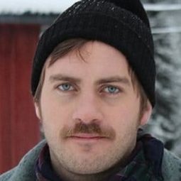 Lasse Valdal 飾演 Vegard