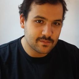 Mikolaj Chroboczek 飾演 Cashier at the Gas Station