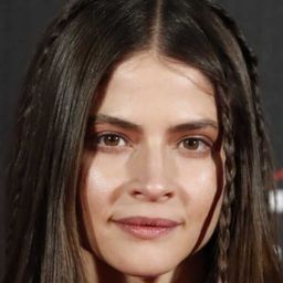 艾芭·加蘿恰 飾演 Helena