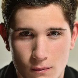 Peyton Wich 飾演 Nick Harrison