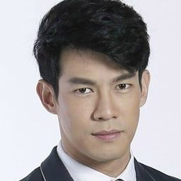 Nut Devahastin Na Ayutthaya 飾演 Mr. Khachon