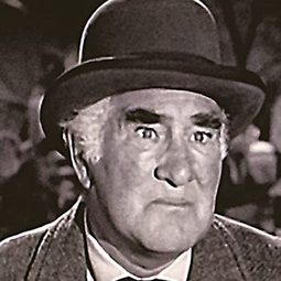 Tudor Owen 飾演 Towser (voice)