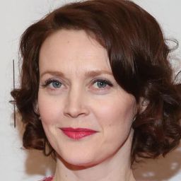 茜蒙卡比 飾演 Marilyn Hull