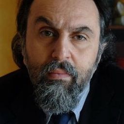 Andrea Buscemi 飾演 Baciocchi