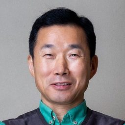 姜哲遠 飾演 Self