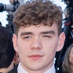 Armand Sancey Richard 飾演 Cyril