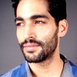 Anuj Choudhry 飾演 The Neighbour