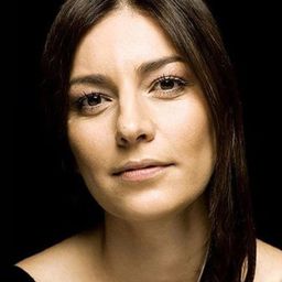 瑟達·阿克曼 飾演 Dora