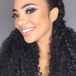 Amanda Du-Pont 飾演 Candy