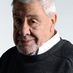 Julio Jung - The Dancer and the Thief演員 飾演Warden Santoro