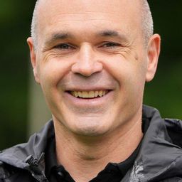 安德烈斯·伊涅斯塔 飾演 Self