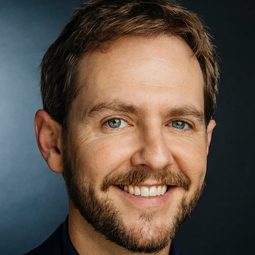 麥沙克曼 飾演 Self - Director