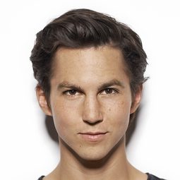 提姆奧拉佛舒茲 飾演 Anton