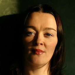 布倫娜·高勒格 - 崔斯坦與伊索德演員 飾演Bragnae