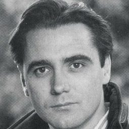 Tony Slattery 飾演 