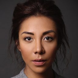 蜜雪兒·岡薩雷斯 飾演 Paola