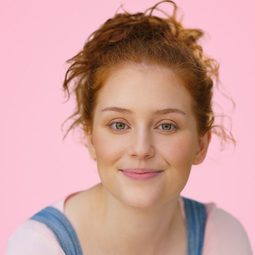 Olivia Nardini - 為金牌而游演員 飾演Annabelle Shumpert