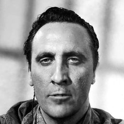 Timothy Carey 飾演 Policeman (uncredited)