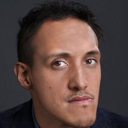 加比諾·羅德里葛茲 - 第四公司演員 飾演Quinto